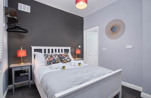 Delven House- Serviced Apartments - Photo 7