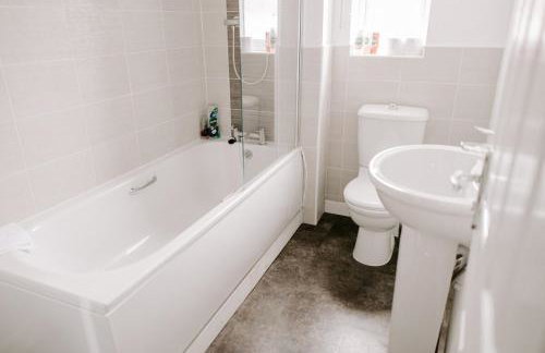 Gadbridge - 3 Bedroom House, parking and garden! - Foto 17