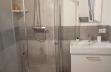 The judas trees - Foto 20