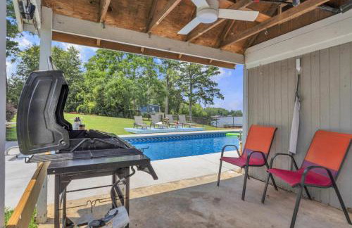 Lakefront Getaway with Dock Pool Sunset Games - Foto 61