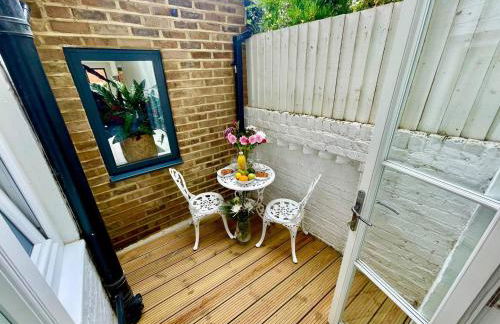 Luxury King-Bed EnSuite with Quiet Private Patio - Foto 21