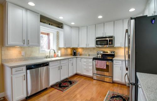 Smith Mountain Lake Getaway w/ Private Dock! - Foto 8