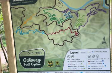 New Luxury 4 bedroom Mountain View Home w/hot tub! - Foto 49