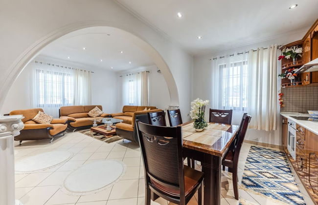 Authentic Lake View Apartment - Photo 12