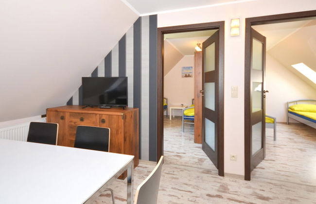 Seaside Cottage With Terrace and Lovely Garden - Photo 9