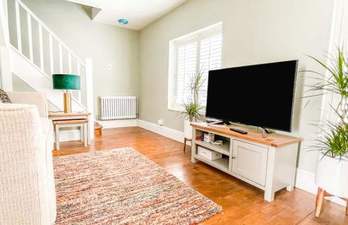 Beautiful 2 Bedroom Cottage with Private Courtyard in Arundel Centre - Foto 5