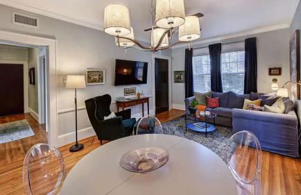 Chic Comfortable 2BR with Porch near Dilworth - Foto 15