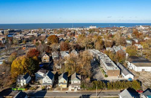 Cleveland Escape - Hot Tub - Karaoke Machine - Sleeps 12 - Foto 16