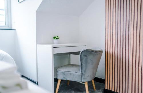 Spacious 5 bedroom house near Leeds City Centre sleeps 12 suits contractors with free parking - Foto 55