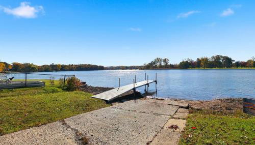 New Lakefront Getaway Private Hot Tub Min to DMC - Foto 2