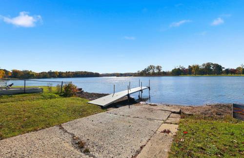 New Lakefront Getaway Private Hot Tub Min to DMC - Foto 2