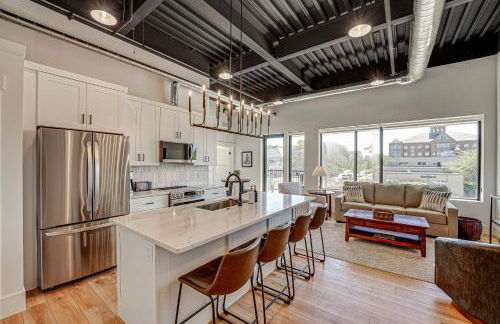 Downtown Grand Haven Condo - Walk to Boardwalk! - Foto 5