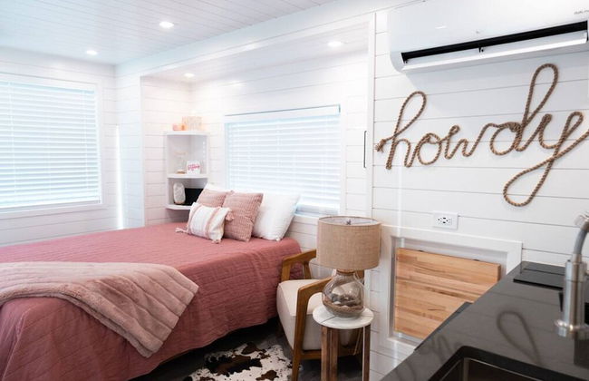 New Cowgirl Shipping Container Home - Foto 3