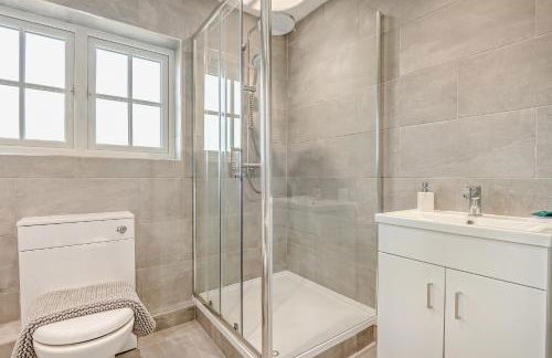 Henrow House Lymington 4 Bed Detached Home with Hot Tub - Foto 24