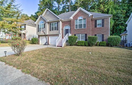 Spacious Acworth Home with Deck about 1 Mi to Lake - Foto 1