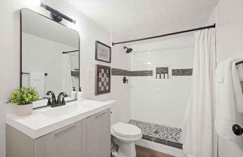 4-bedroom house in charming Oak Hill with WiFi, AC. Relax and enjoy - Foto 6