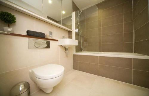 Seaview, Luxury apartment, 2 min walk to Porth Beach - Foto 45