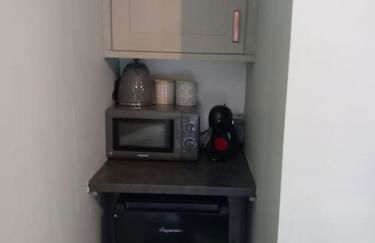 The Nook- Cotswold guest room - Photo 15