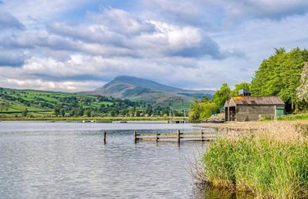 Stunning Barn Conversion with HOT TUB and ALPACAS - Ty Cerrig Barn - Photo 63