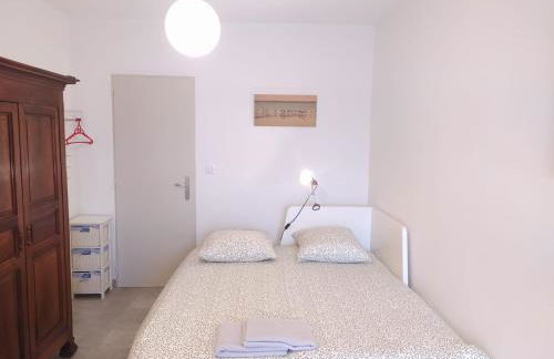 KO T2 avec grand balcon filant, Wifi, Clim à 4 min Remparts - Photo 5