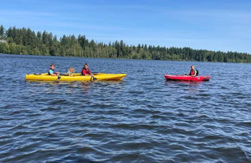 Lakefront Bungalow! 35 Miles to Mt Rainier! - Foto 13