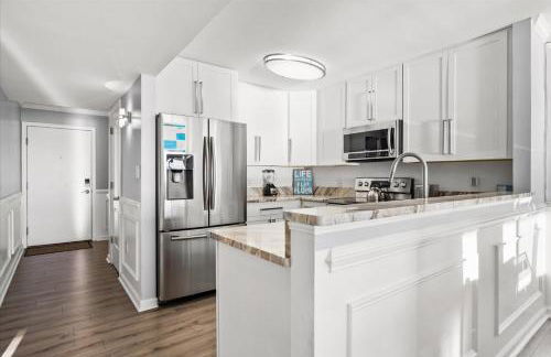 Oceanfront 2 Bedroom Modern Beach Condo w Pool - Foto 15