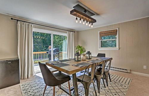 Deck and Gas Grill Modern East Stroudsburg Home! - Foto 7