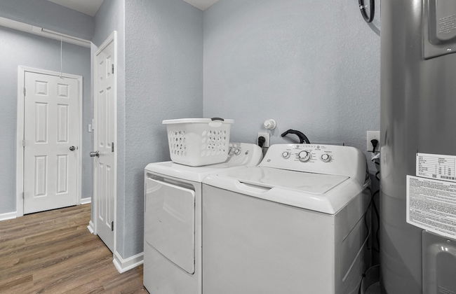 Inviting 4BR 2 5BA Downtown Home With Ample Space - Photo 24