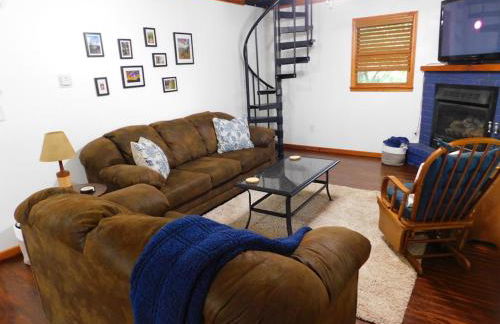 Trailseeker Cabin w King Bed Hot Tub at Red River Gorge Natural Bridge - Foto 19