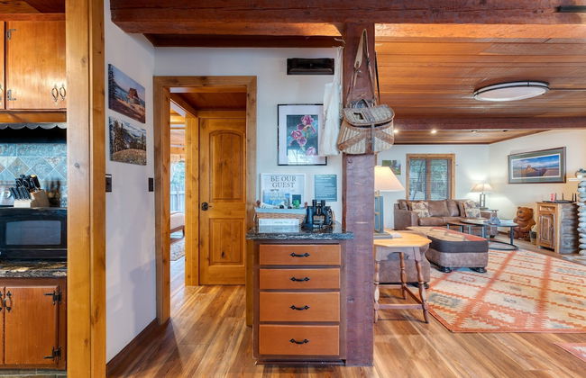 Lakefront Haven by Avantstay Minutes to Ski Resorts Private Dock Boat - Photo 19