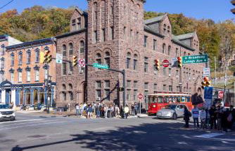 Spacious Broadway Home Downtown Western Modern Charm with parking - Photo 55