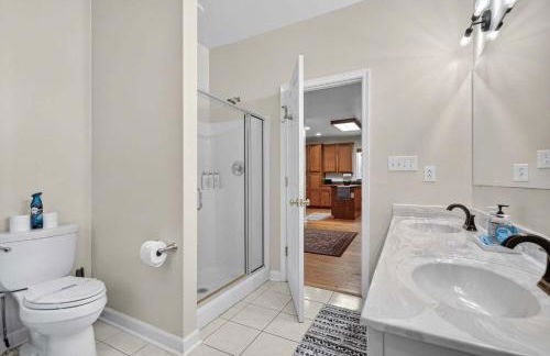 Screened Porch w Swing, Fire Pit, Grill & Deck - Photo 25