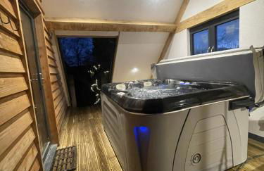 Upper Gelli Luxury Holiday Lodge, Converted Dairy & Cosy Shepherds Huts - Photo 37