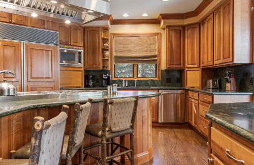 Outdoor Private Hot Tub, In Home Movie Theater, Luxurious Creekside Home - Photo 14