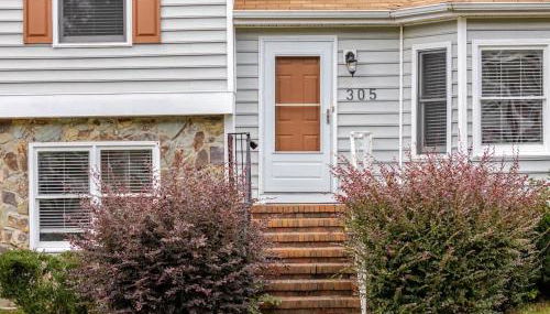 Great 4BR Home Near Emerald Pointe & Downtown - Photo 5