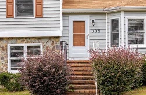 Great 4BR Home Near Emerald Pointe & Downtown - Foto 5