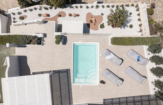 Diadema Villa - Photo 1