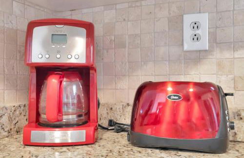 Family & Pet Friendly Getaway with Porch Fire Pit & Yard - Foto 27