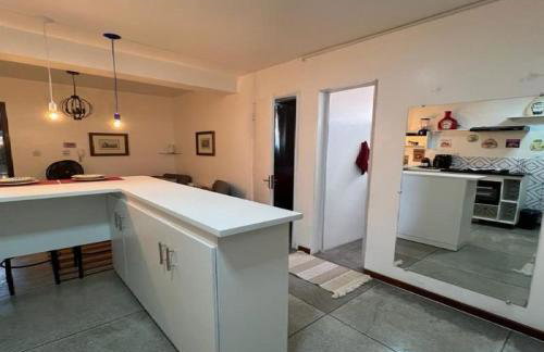 APÊ 102, 2 QUARTOS, TÉRREO | WI-FI 600MB | RESIDENCIAL JC, um lugar para ficar. - Foto 13