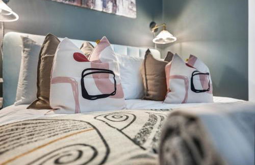 1-Bedroom Luxurious, City Centre, Chic & Stunning Apartment in Southampton, Sleeps 4 - by Blue Puffin Stays - Photo 4