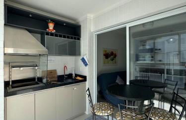 Apartamento na Praia das Toninhas em Ubatuba 350m da praia -2 quartos sendo 1 suite, piscina, varanda gourmet com churrasqueira, ar condicionado, cozinha completa, duas garagens - Foto 8