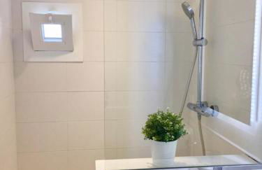 Villa d exception avec terrasse, jacuzzi, vue mer, parking, en plein cœur du village de Eze - Foto 36