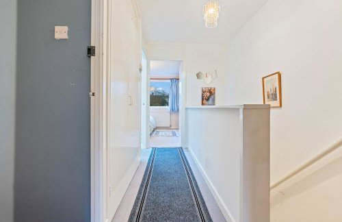 #99 Quirky and Stylish 3-Bedroom - Close to Drayton Manor Theme Park - Sleeps 6 - "Perfect for contractors and Families - Free parking" - Photo 23