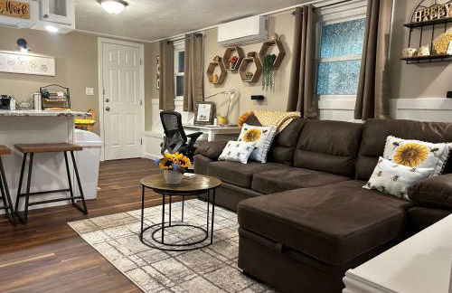 The Hive - Unique Themed Getaway - Foto 1