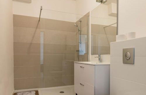 ABEILLE - 2 chambres et 1 canapé-lit, 1er étage, parking - Foto 6