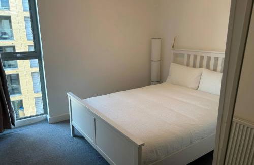 Central 1-Bed Apt for 4 Close To Transport Shops - Foto 14