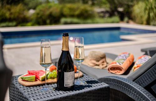 Luxury Villa Nature with heated private pool, sauna & fire pit, a short walk to the beach - Photo 15