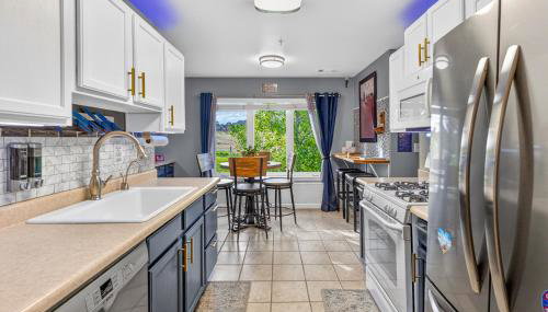 Mountain & Golf View Condo Near Glenwood Springs - Photo 2, stove, dishwasher, pet friendly, minibar