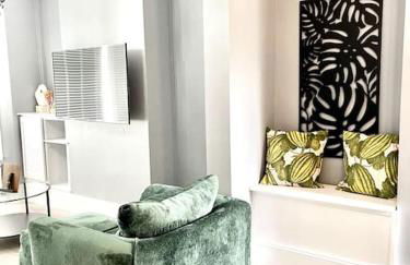 Spacious Modern Victorian House in Rochester - Photo 19