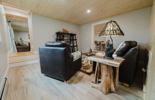 NEW! Modern Getaway - Hot Tub l Fire Pit l Pool table - Foto 32